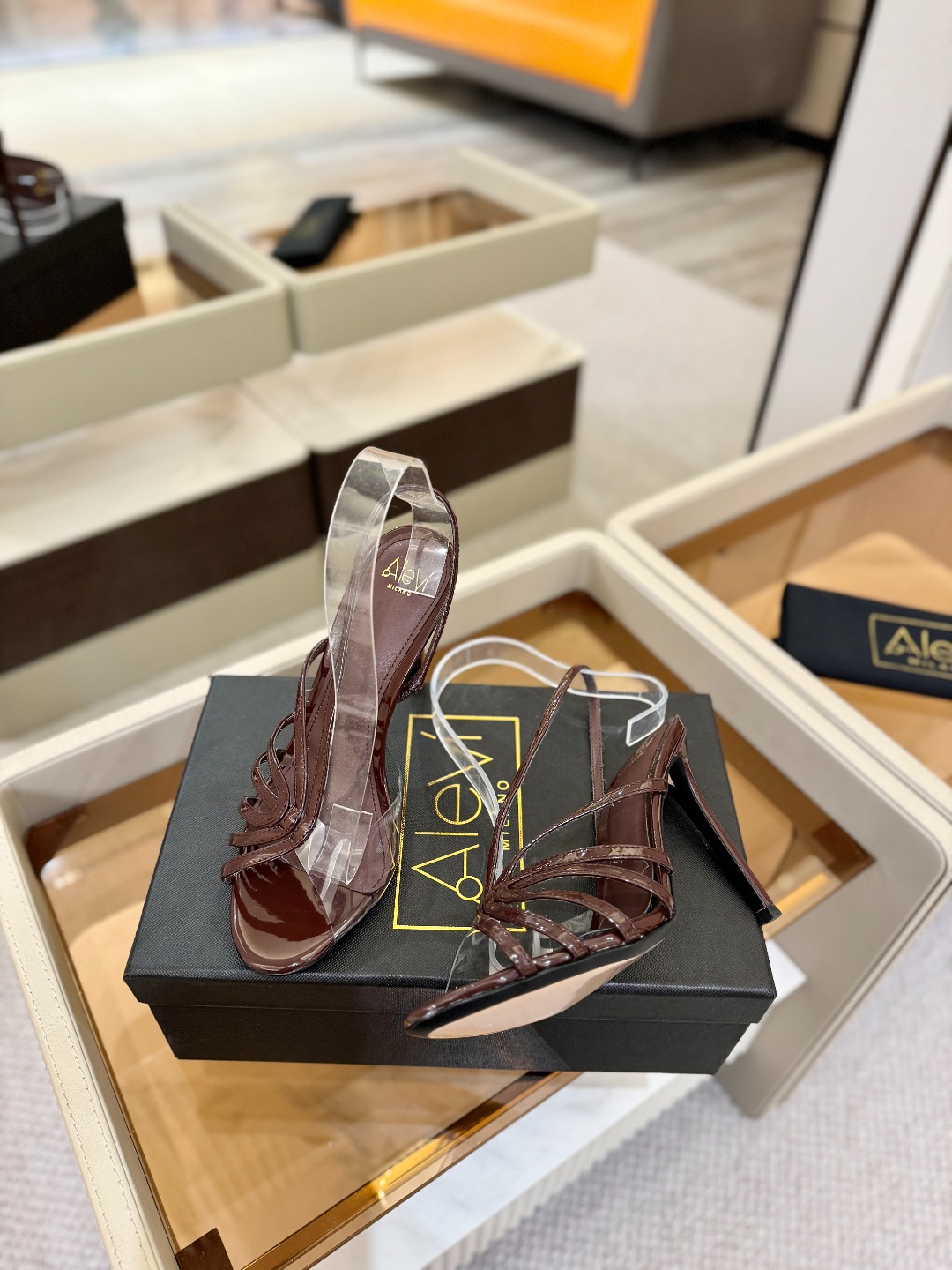 Alevi Mlano 阿列维·姆拉诺 𝘼𝙡𝙚𝙫𝙞 𝙈𝙡𝙖𝙣𝙤 Alevi Milano Alessan