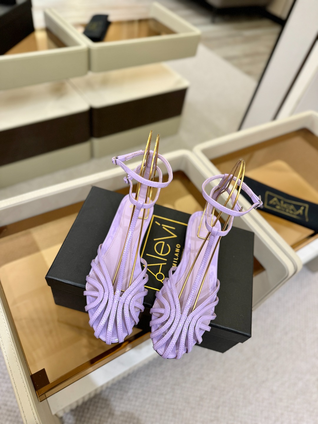 Alevi Mlano 阿列维·姆拉诺 𝘼𝙡𝙚𝙫𝙞 𝙈𝙡𝙖𝙣𝙤Alevi Milano包头平底走秀款一个