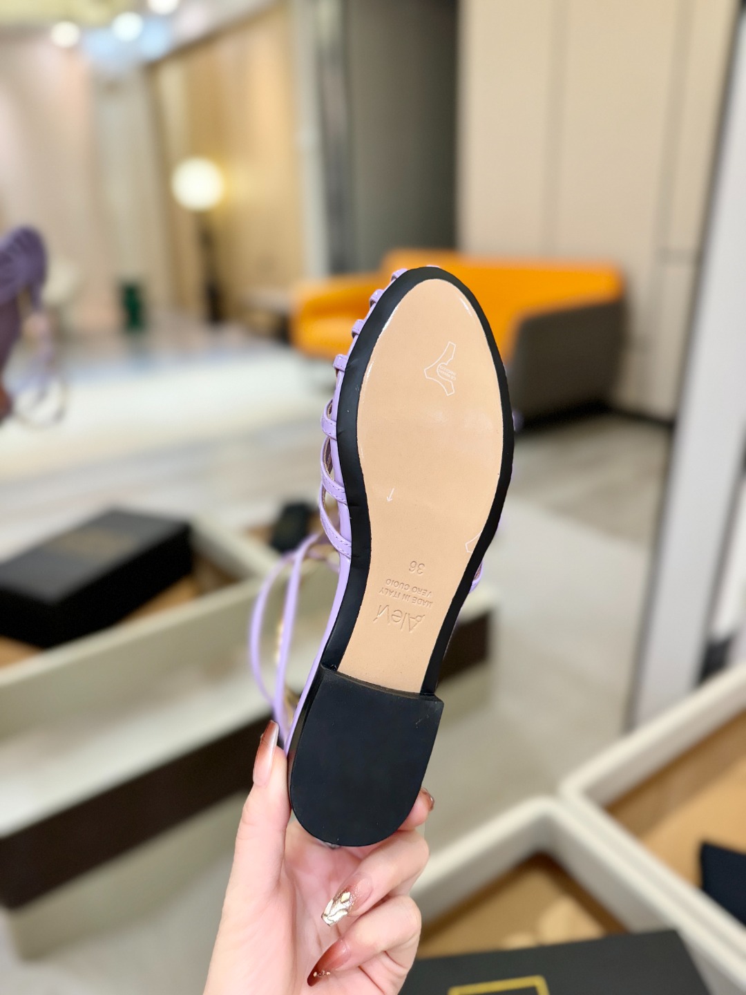 Alevi Mlano 阿列维·姆拉诺 𝘼𝙡𝙚𝙫𝙞 𝙈𝙡𝙖𝙣𝙤Alevi Milano包头平底走秀款一个