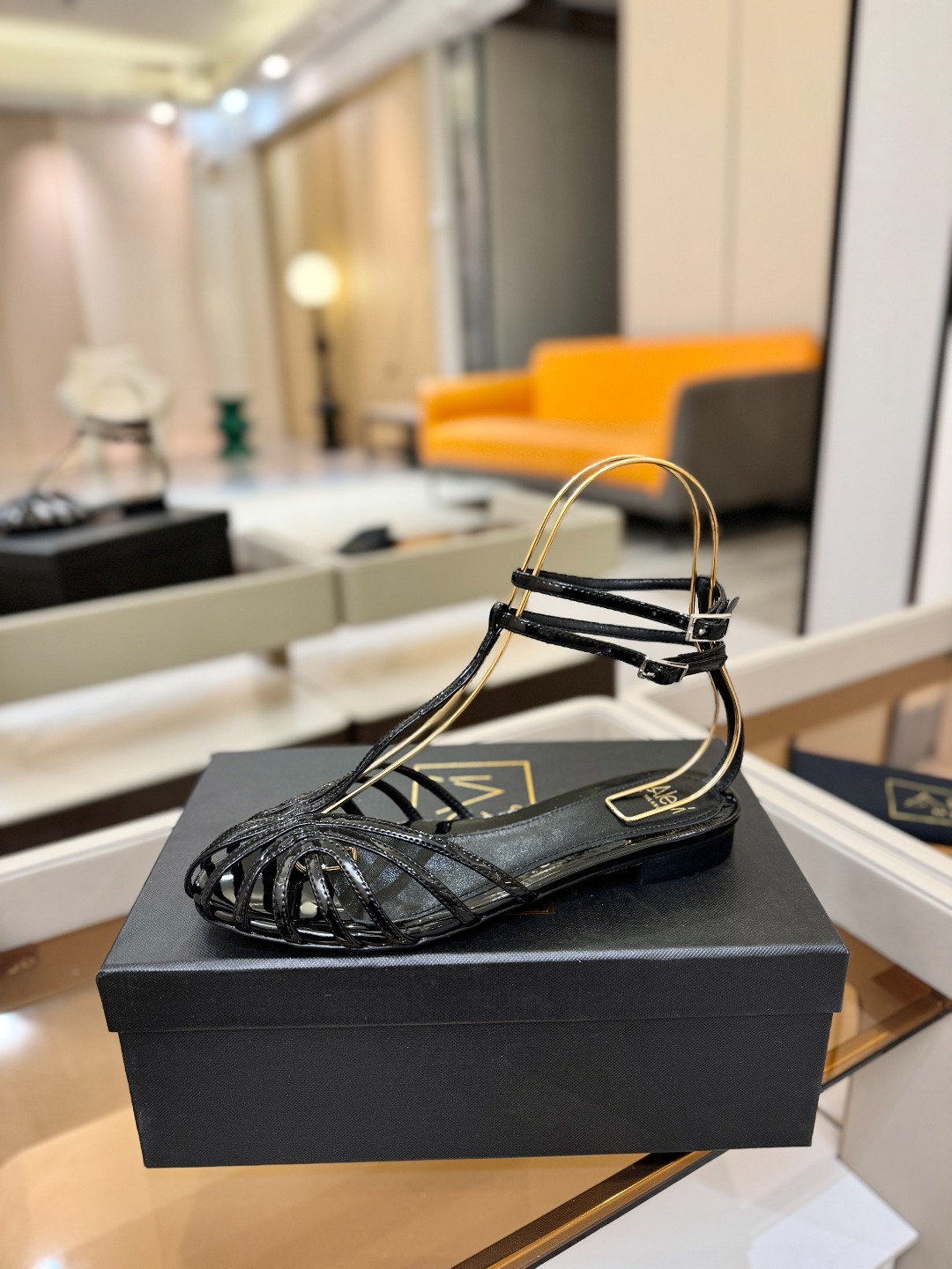 Alevi Mlano 阿列维·姆拉诺 𝘼𝙡𝙚𝙫𝙞 𝙈𝙡𝙖𝙣𝙤Alevi Milano包头平底走秀款一个