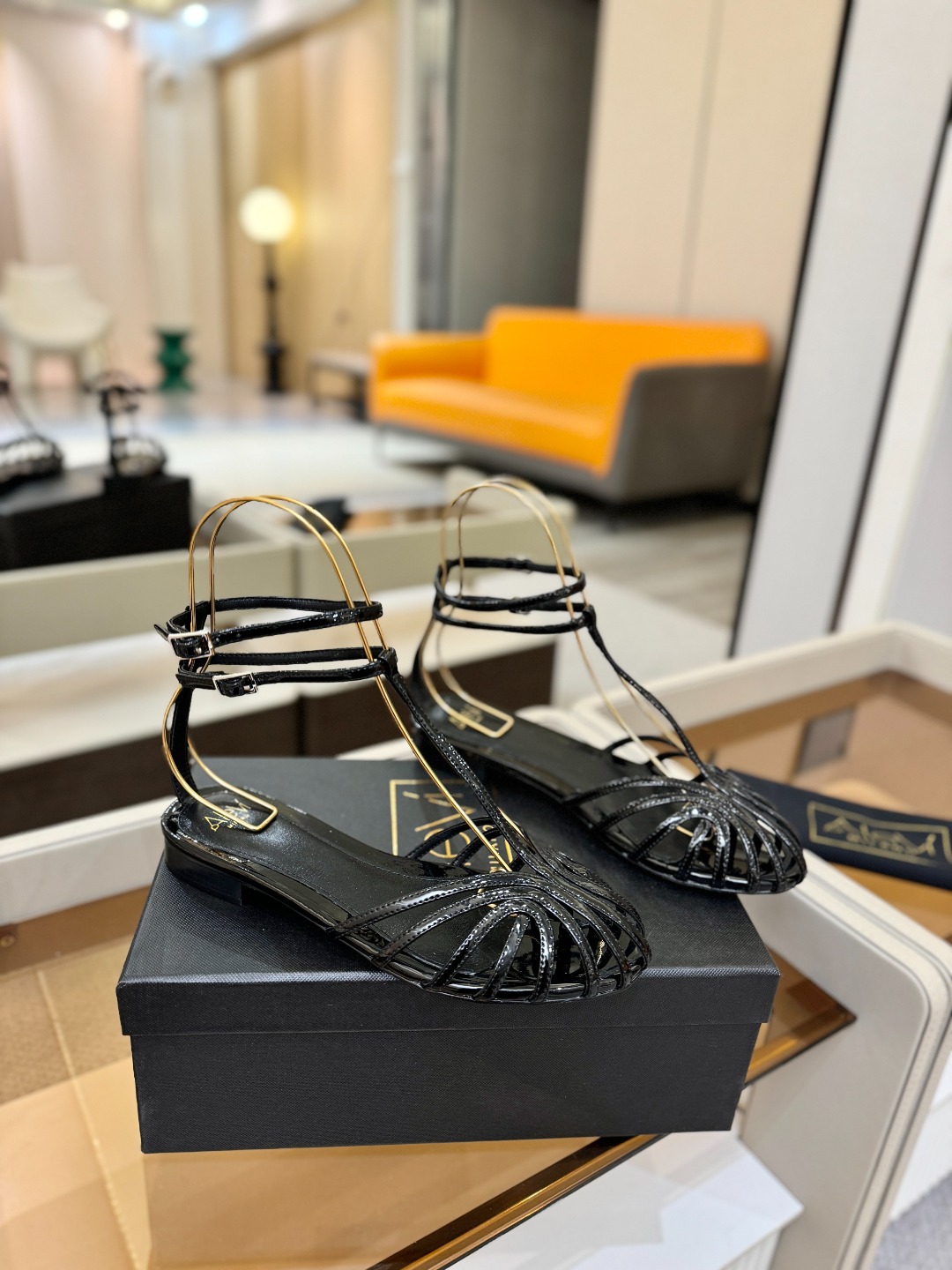 Alevi Mlano 阿列维·姆拉诺 𝘼𝙡𝙚𝙫𝙞 𝙈𝙡𝙖𝙣𝙤Alevi Milano包头平底走秀款一个