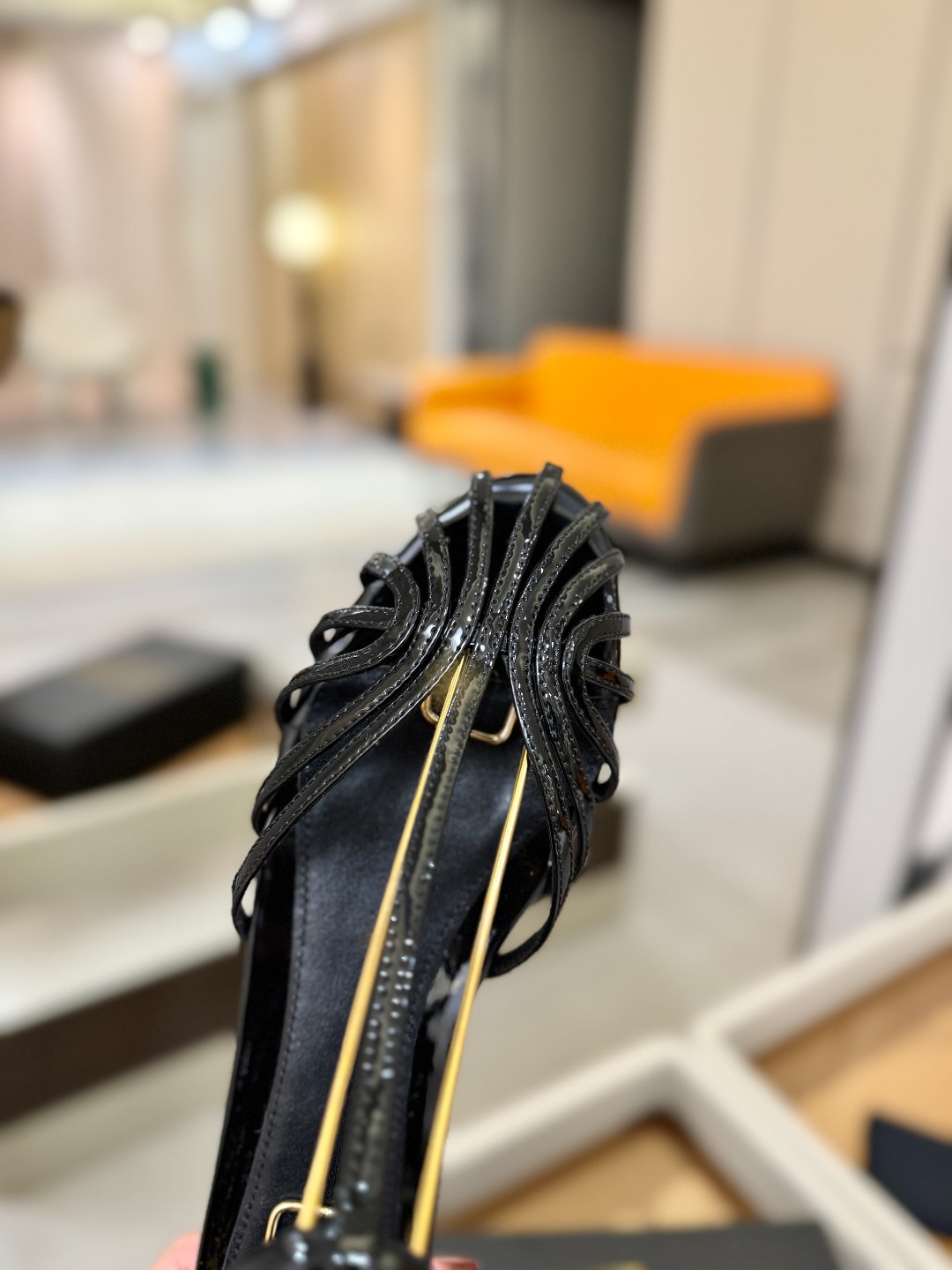 Alevi Mlano 阿列维·姆拉诺 𝘼𝙡𝙚𝙫𝙞 𝙈𝙡𝙖𝙣𝙤Alevi Milano包头平底走秀款一个