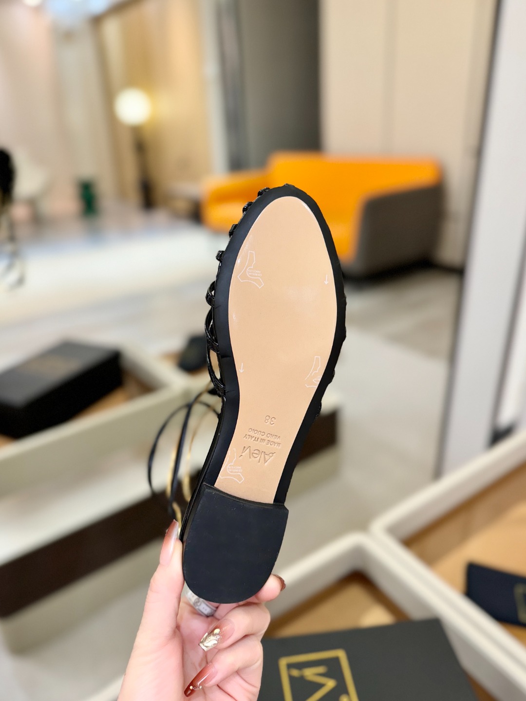 Alevi Mlano 阿列维·姆拉诺 𝘼𝙡𝙚𝙫𝙞 𝙈𝙡𝙖𝙣𝙤Alevi Milano包头平底走秀款一个