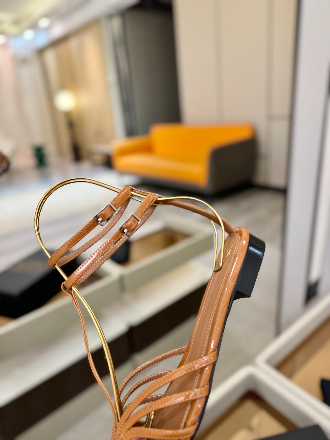 Alevi Mlano 阿列维·姆拉诺 𝘼𝙡𝙚𝙫𝙞 𝙈𝙡𝙖𝙣𝙤Alevi Milano包头平底走秀款一个