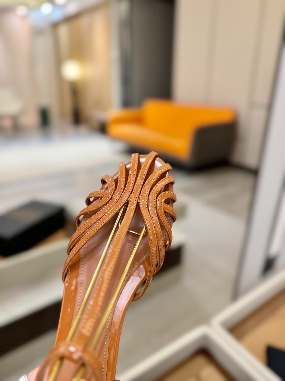 Alevi Mlano 阿列维·姆拉诺 𝘼𝙡𝙚𝙫𝙞 𝙈𝙡𝙖𝙣𝙤Alevi Milano包头平底走秀款一个