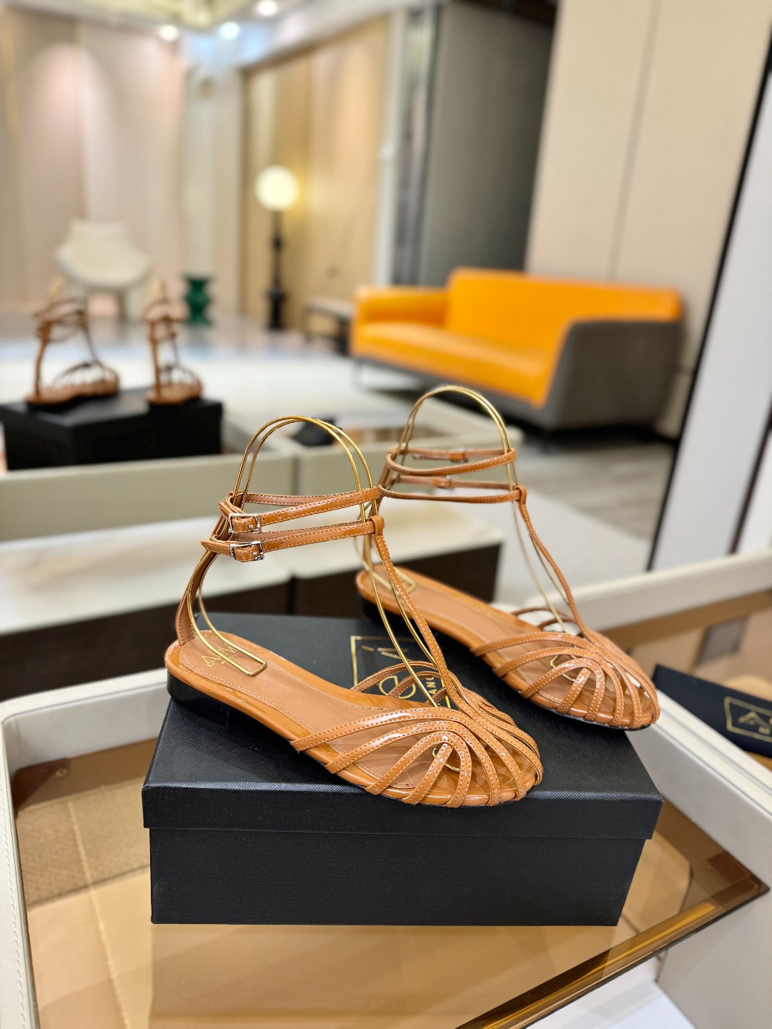 Alevi Mlano 阿列维·姆拉诺 𝘼𝙡𝙚𝙫𝙞 𝙈𝙡𝙖𝙣𝙤Alevi Milano包头平底走秀款一个