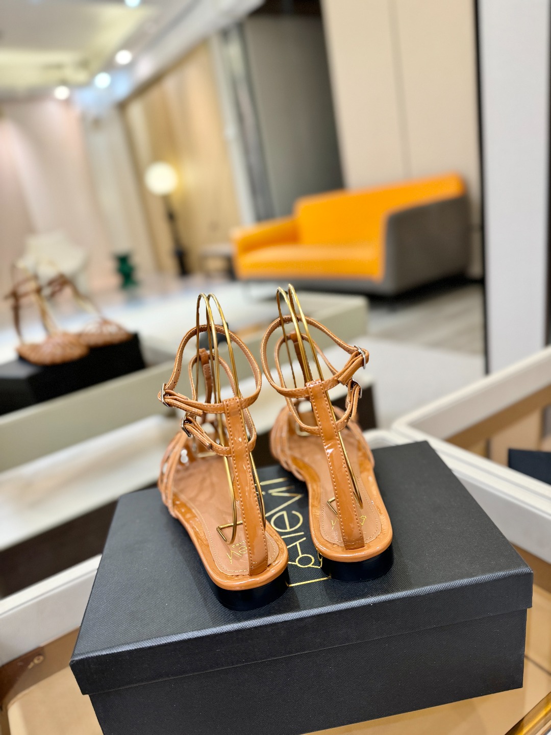 Alevi Mlano 阿列维·姆拉诺 𝘼𝙡𝙚𝙫𝙞 𝙈𝙡𝙖𝙣𝙤Alevi Milano包头平底走秀款一个