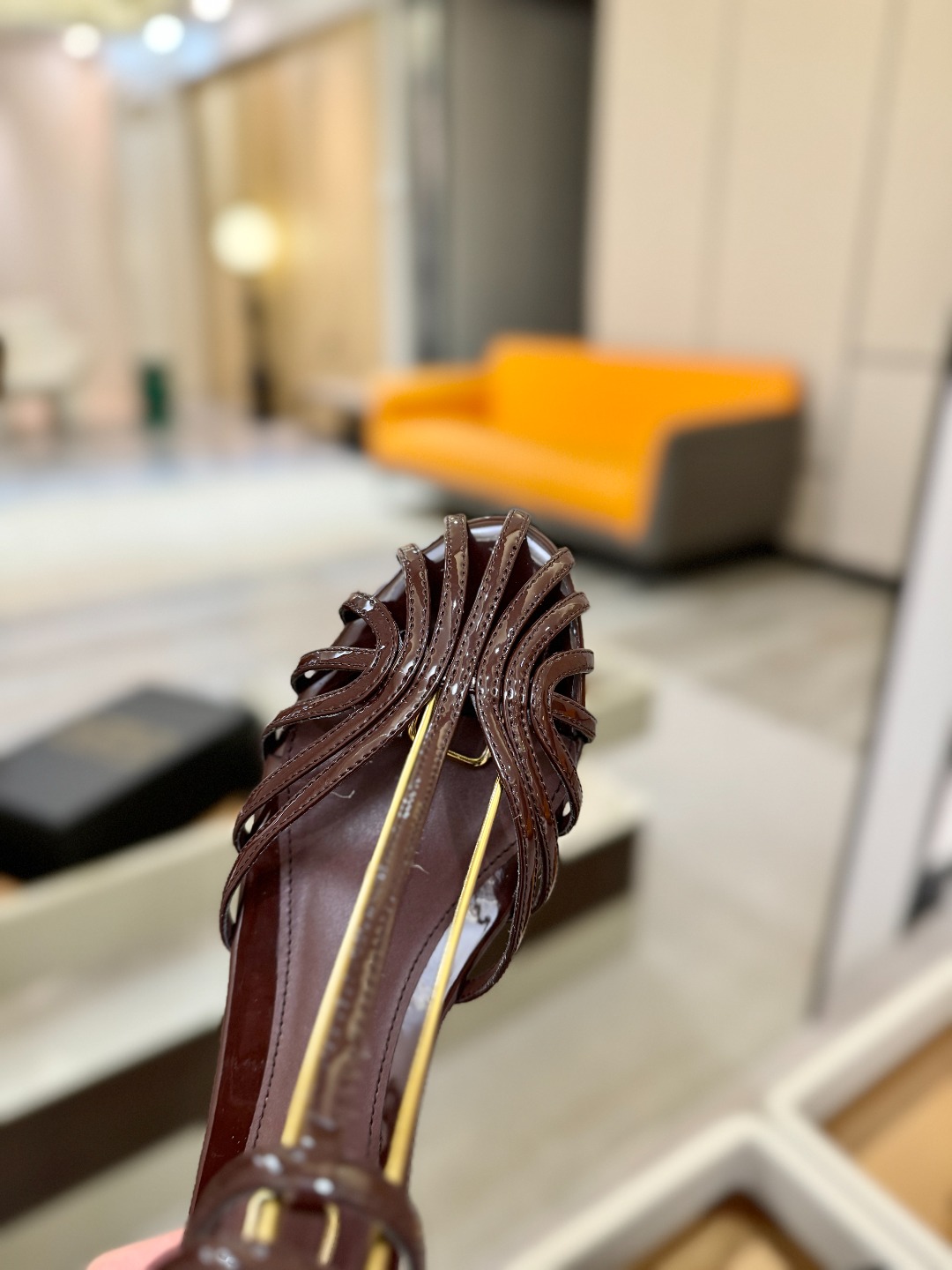 Alevi Mlano 阿列维·姆拉诺 𝘼𝙡𝙚𝙫𝙞 𝙈𝙡𝙖𝙣𝙤Alevi Milano包头平底走秀款一个