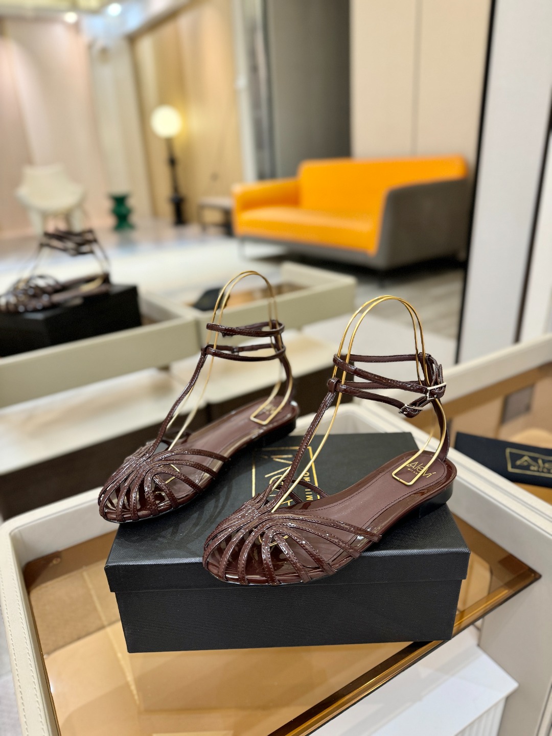 Alevi Mlano 阿列维·姆拉诺 𝘼𝙡𝙚𝙫𝙞 𝙈𝙡𝙖𝙣𝙤Alevi Milano包头平底走秀款一个