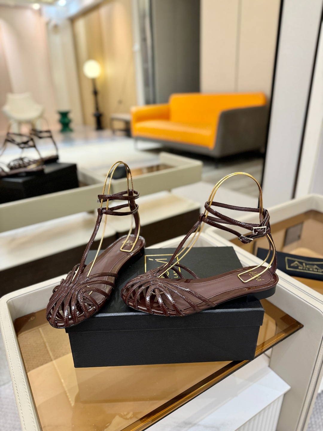 Alevi Mlano 阿列维·姆拉诺 𝘼𝙡𝙚𝙫𝙞 𝙈𝙡𝙖𝙣𝙤Alevi Milano包头平底走秀款一个