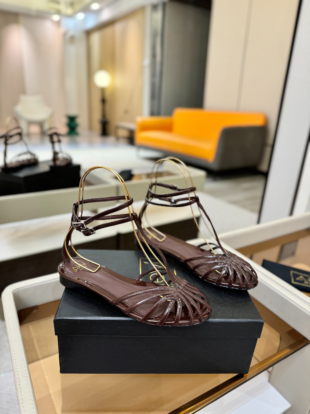 Alevi Mlano 阿列维·姆拉诺 𝘼𝙡𝙚𝙫𝙞 𝙈𝙡𝙖𝙣𝙤Alevi Milano包头平底走秀款一个