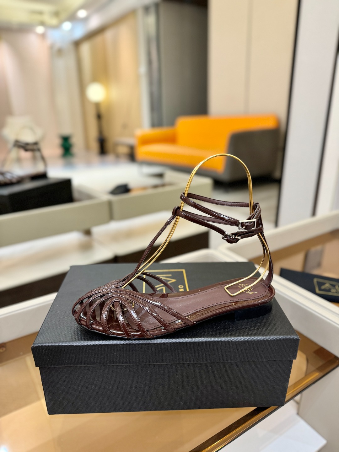 Alevi Mlano 阿列维·姆拉诺 𝘼𝙡𝙚𝙫𝙞 𝙈𝙡𝙖𝙣𝙤Alevi Milano包头平底走秀款一个