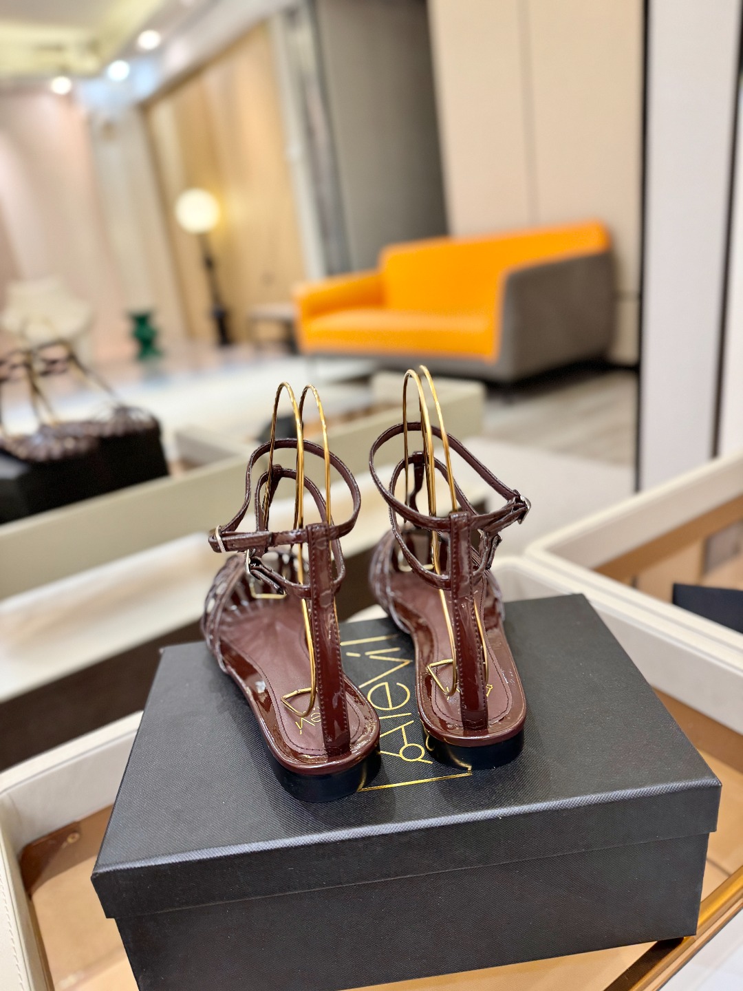 Alevi Mlano 阿列维·姆拉诺 𝘼𝙡𝙚𝙫𝙞 𝙈𝙡𝙖𝙣𝙤Alevi Milano包头平底走秀款一个