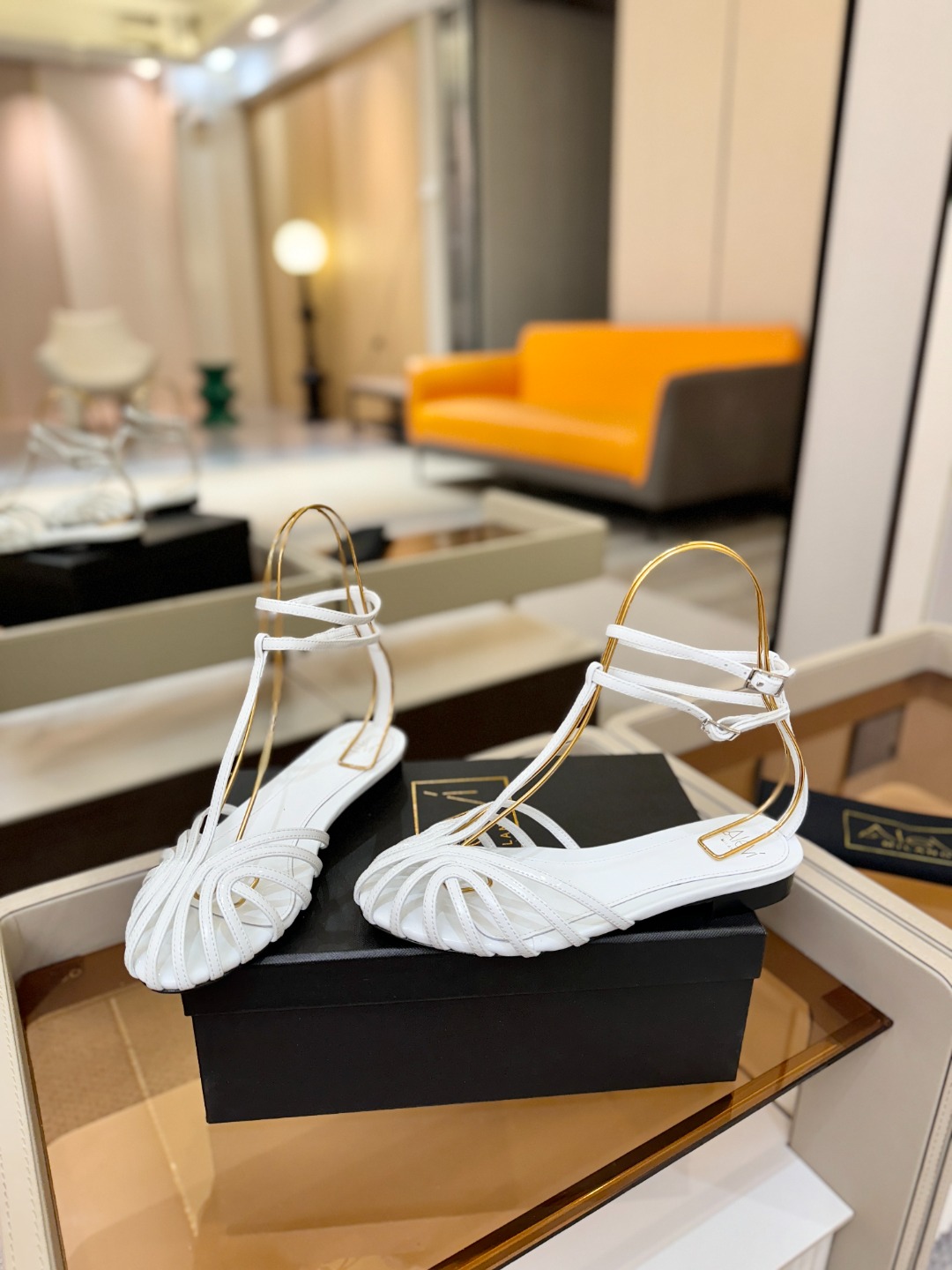 Alevi Mlano 阿列维·姆拉诺 𝘼𝙡𝙚𝙫𝙞 𝙈𝙡𝙖𝙣𝙤Alevi Milano包头平底走秀款一个