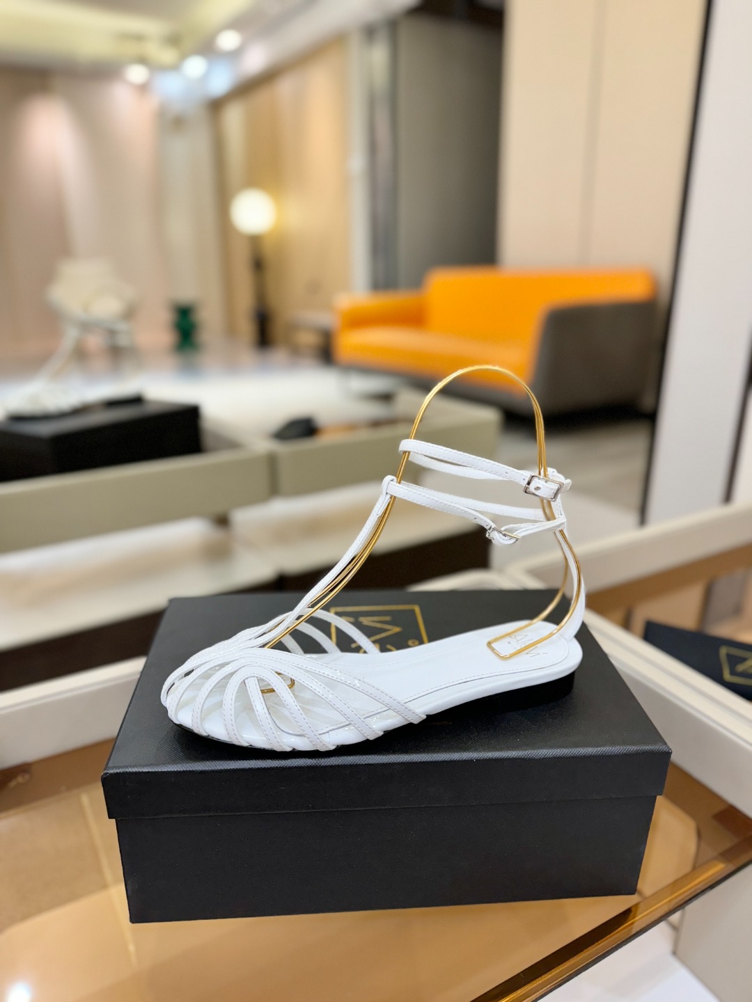 Alevi Mlano 阿列维·姆拉诺 𝘼𝙡𝙚𝙫𝙞 𝙈𝙡𝙖𝙣𝙤Alevi Milano包头平底走秀款一个