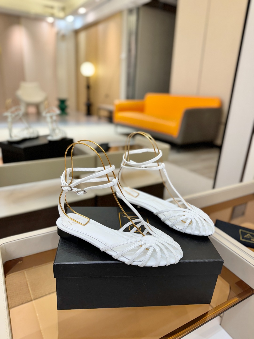 Alevi Mlano 阿列维·姆拉诺 𝘼𝙡𝙚𝙫𝙞 𝙈𝙡𝙖𝙣𝙤Alevi Milano包头平底走秀款一个