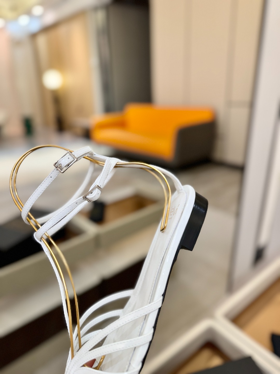 Alevi Mlano 阿列维·姆拉诺 𝘼𝙡𝙚𝙫𝙞 𝙈𝙡𝙖𝙣𝙤Alevi Milano包头平底走秀款一个