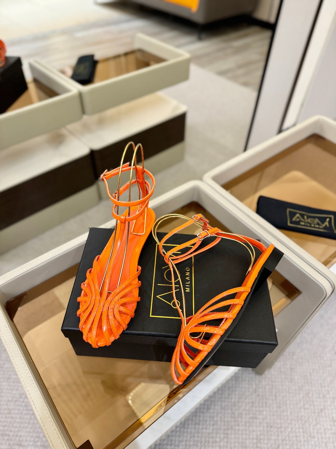 Alevi Mlano 阿列维·姆拉诺 𝘼𝙡𝙚𝙫𝙞 𝙈𝙡𝙖𝙣𝙤Alevi Milano包头平底走秀款一个