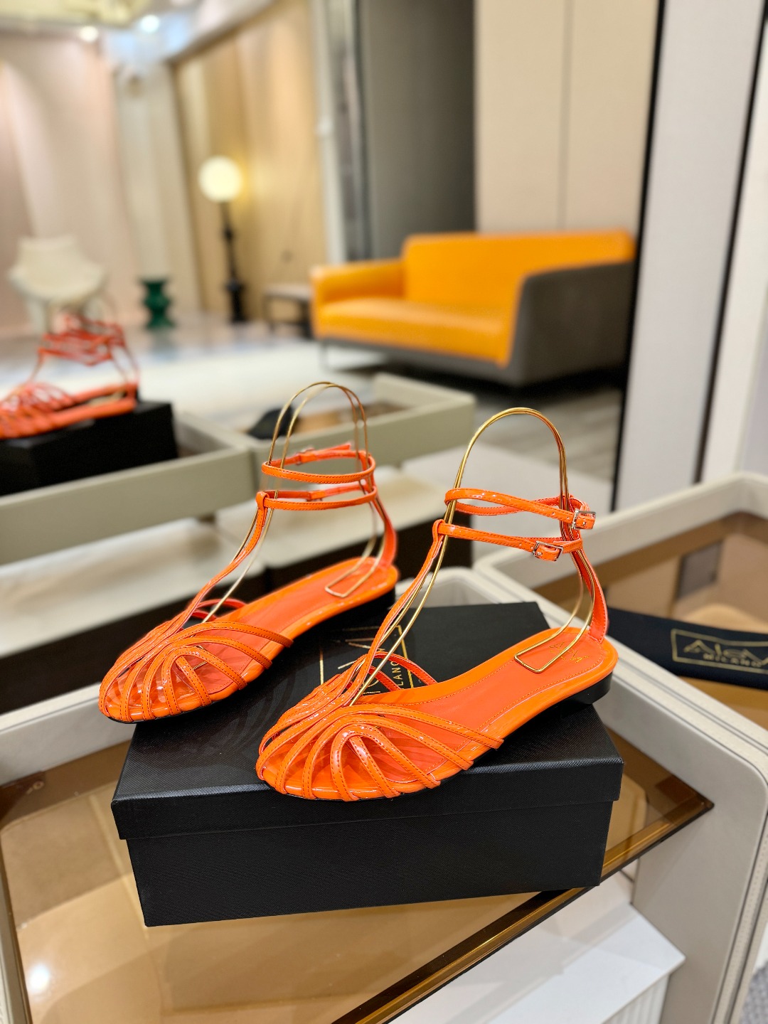 Alevi Mlano 阿列维·姆拉诺 𝘼𝙡𝙚𝙫𝙞 𝙈𝙡𝙖𝙣𝙤Alevi Milano包头平底走秀款一个