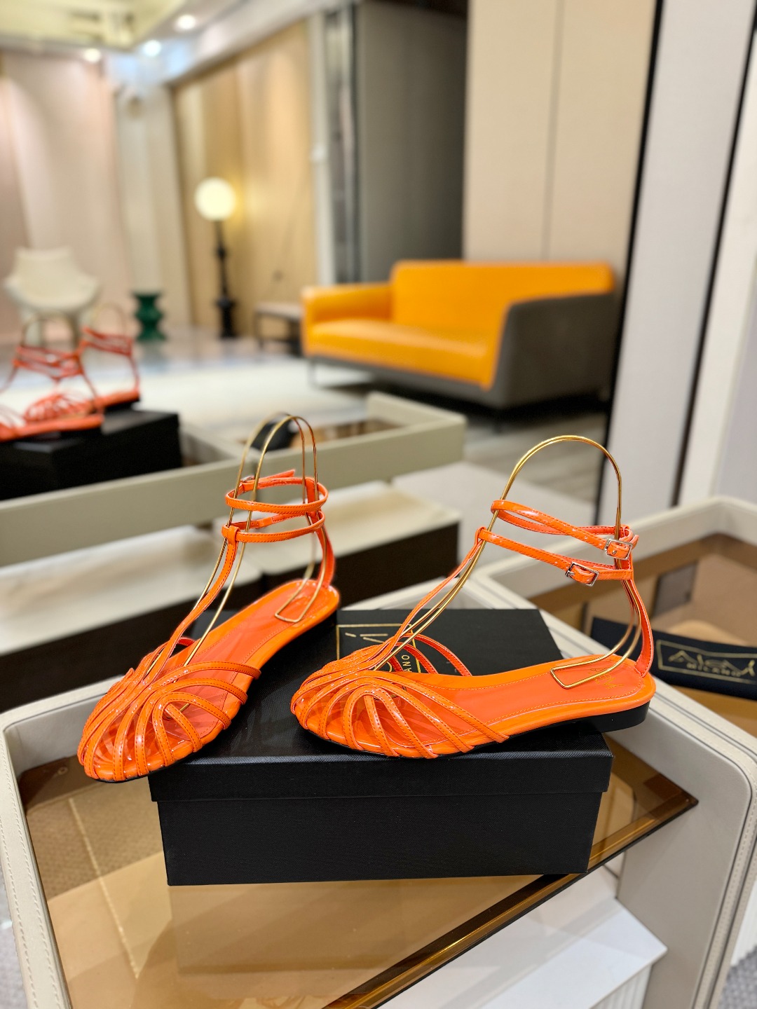 Alevi Mlano 阿列维·姆拉诺 𝘼𝙡𝙚𝙫𝙞 𝙈𝙡𝙖𝙣𝙤Alevi Milano包头平底走秀款一个