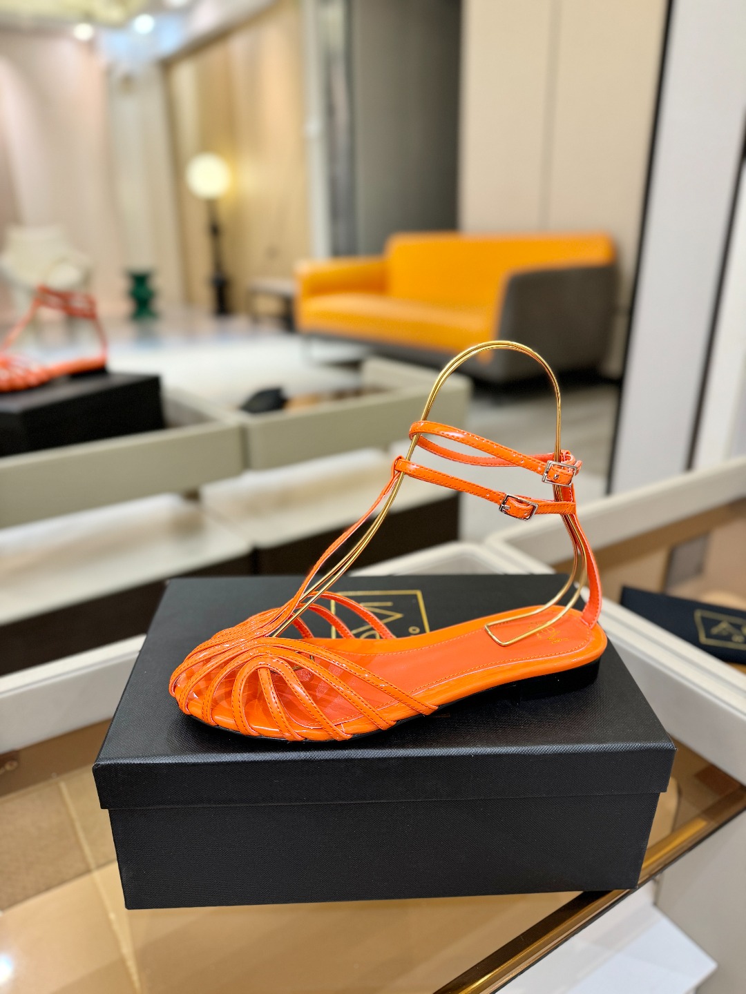 Alevi Mlano 阿列维·姆拉诺 𝘼𝙡𝙚𝙫𝙞 𝙈𝙡𝙖𝙣𝙤Alevi Milano包头平底走秀款一个