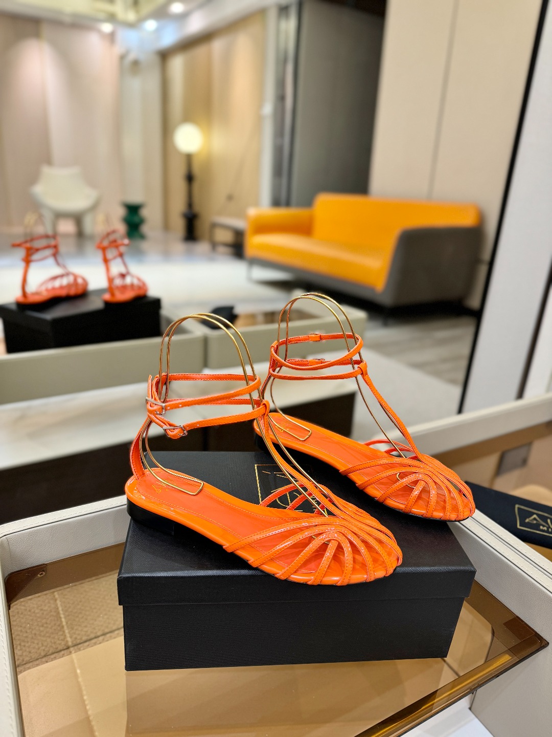 Alevi Mlano 阿列维·姆拉诺 𝘼𝙡𝙚𝙫𝙞 𝙈𝙡𝙖𝙣𝙤Alevi Milano包头平底走秀款一个