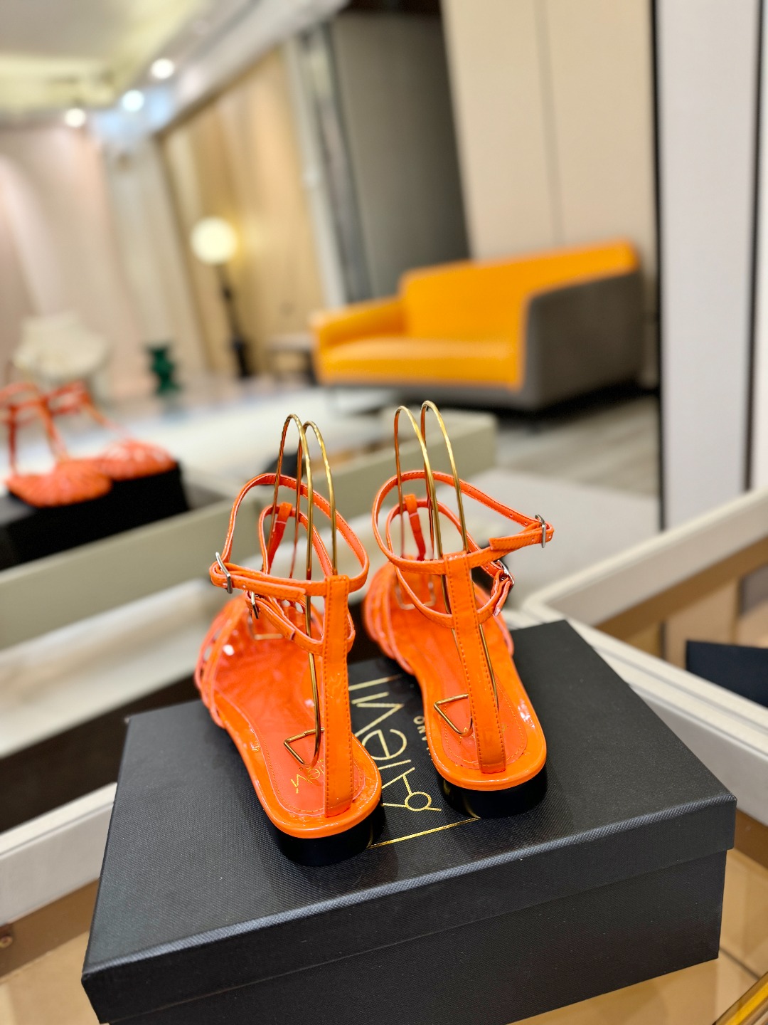 Alevi Mlano 阿列维·姆拉诺 𝘼𝙡𝙚𝙫𝙞 𝙈𝙡𝙖𝙣𝙤Alevi Milano包头平底走秀款一个