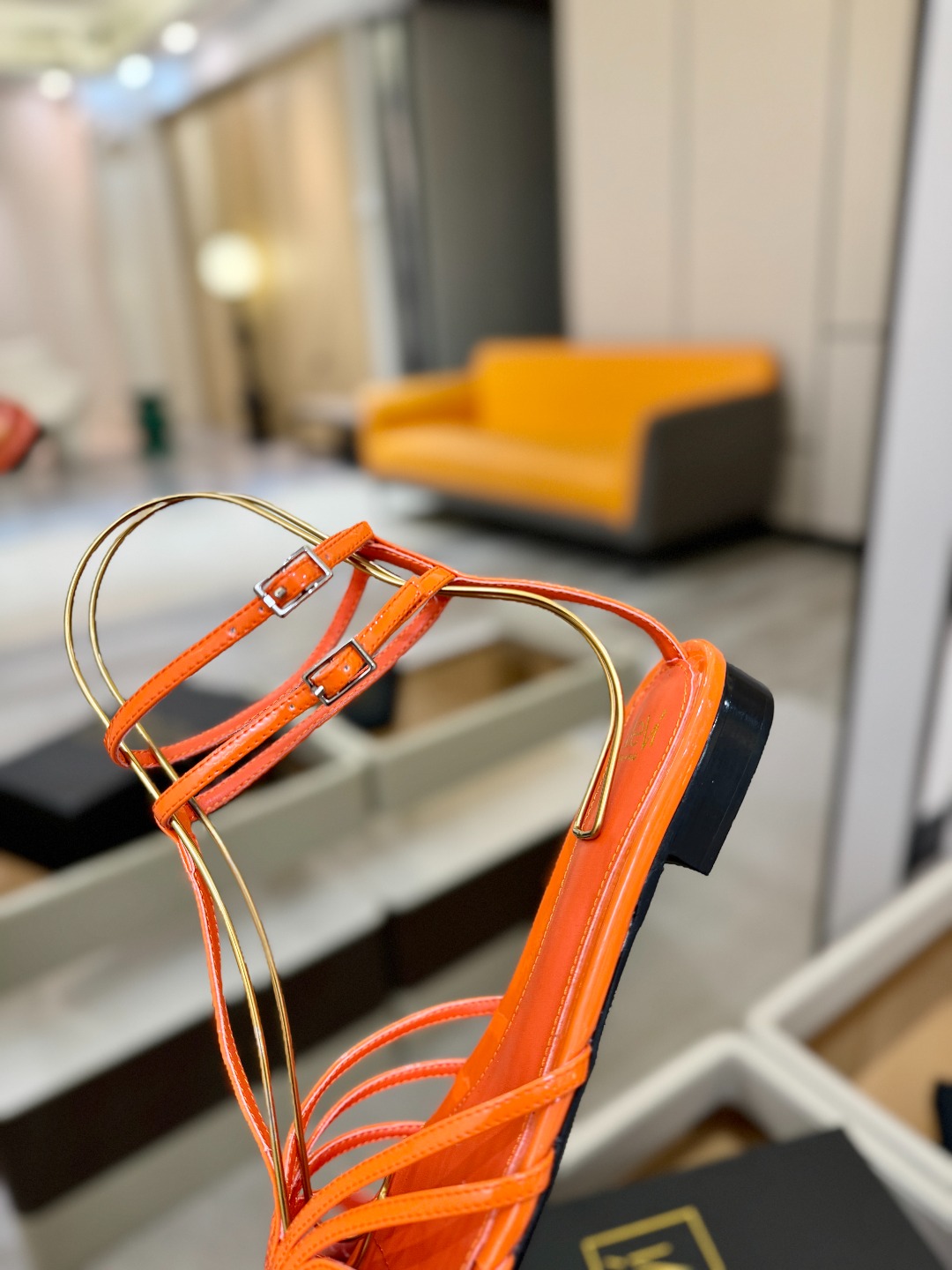 Alevi Mlano 阿列维·姆拉诺 𝘼𝙡𝙚𝙫𝙞 𝙈𝙡𝙖𝙣𝙤Alevi Milano包头平底走秀款一个