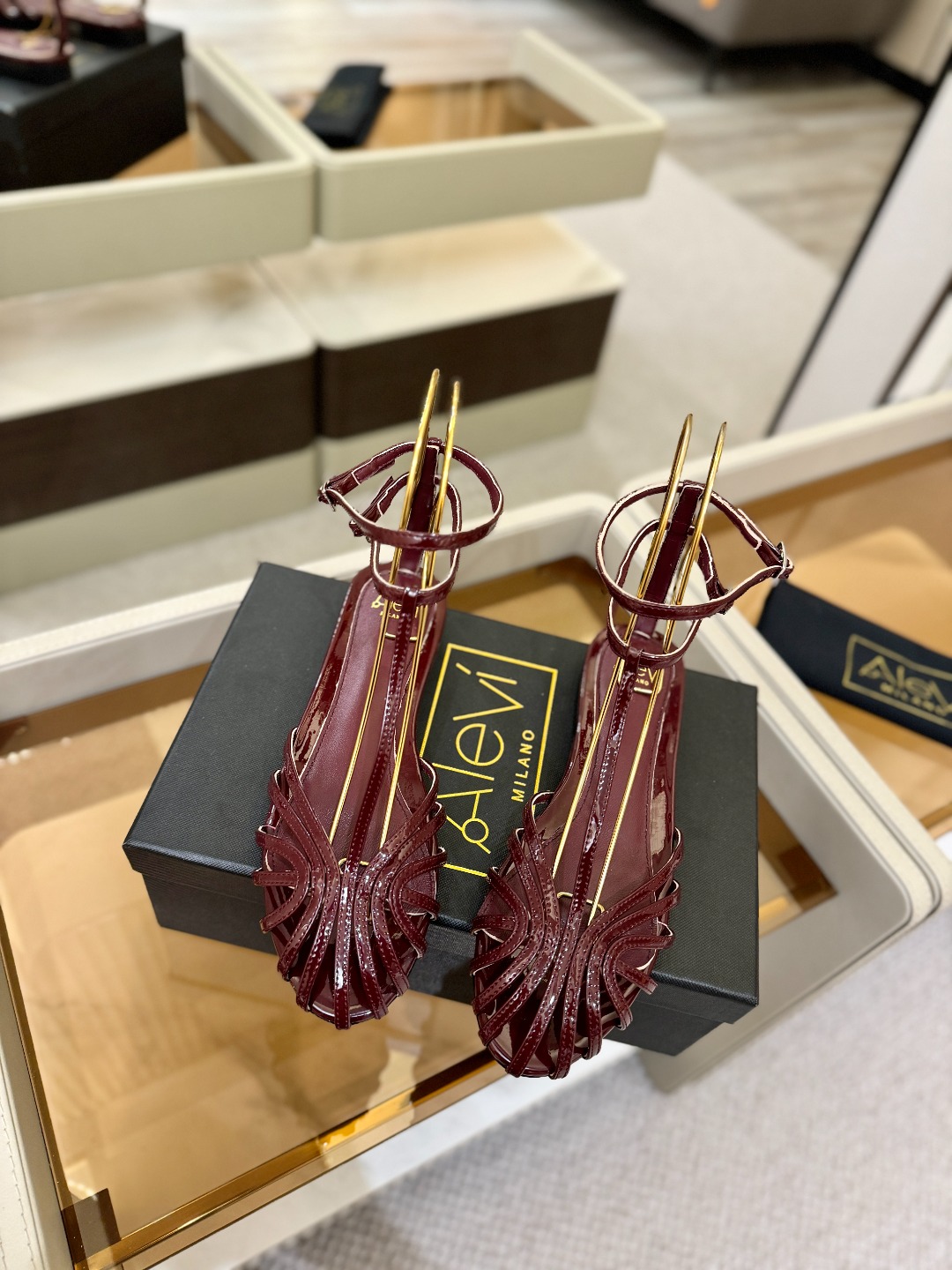 Alevi Mlano 阿列维·姆拉诺 𝘼𝙡𝙚𝙫𝙞 𝙈𝙡𝙖𝙣𝙤Alevi Milano包头平底走秀款一个