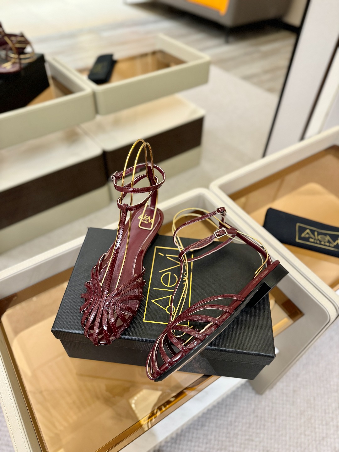 Alevi Mlano 阿列维·姆拉诺 𝘼𝙡𝙚𝙫𝙞 𝙈𝙡𝙖𝙣𝙤Alevi Milano包头平底走秀款一个