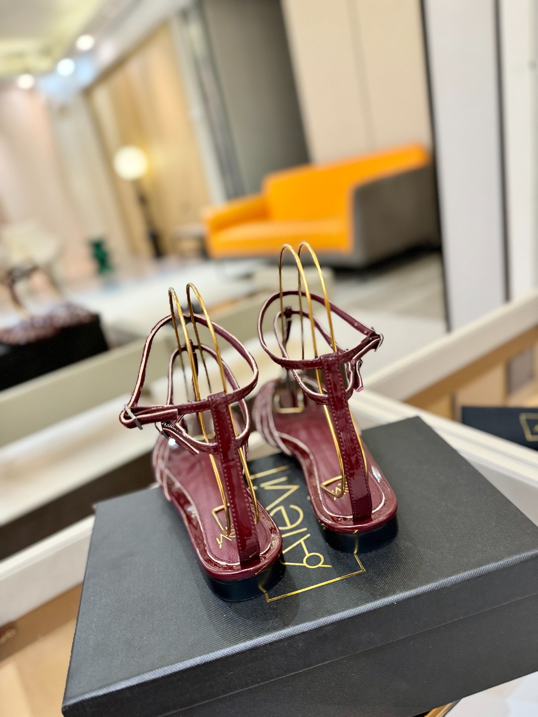 Alevi Mlano 阿列维·姆拉诺 𝘼𝙡𝙚𝙫𝙞 𝙈𝙡𝙖𝙣𝙤Alevi Milano包头平底走秀款一个