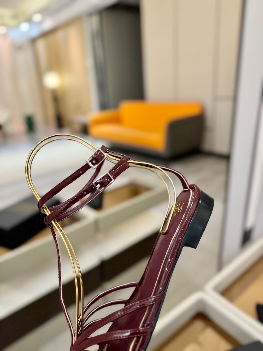 Alevi Mlano 阿列维·姆拉诺 𝘼𝙡𝙚𝙫𝙞 𝙈𝙡𝙖𝙣𝙤Alevi Milano包头平底走秀款一个