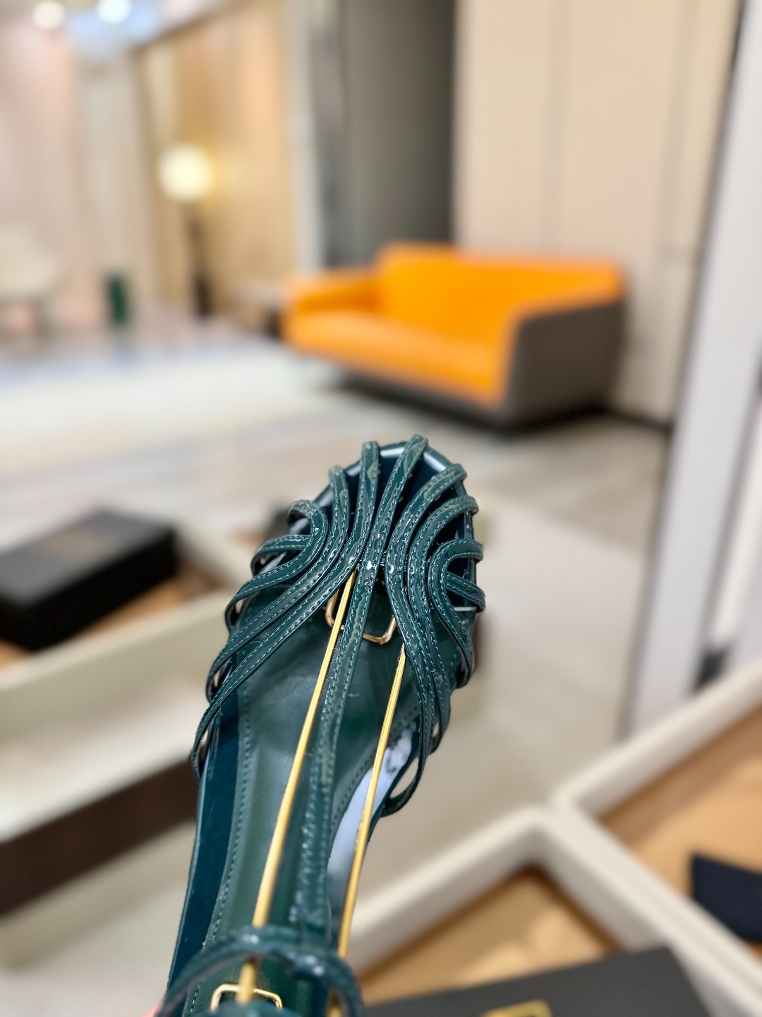 Alevi Mlano 阿列维·姆拉诺 𝘼𝙡𝙚𝙫𝙞 𝙈𝙡𝙖𝙣𝙤Alevi Milano包头平底走秀款一个