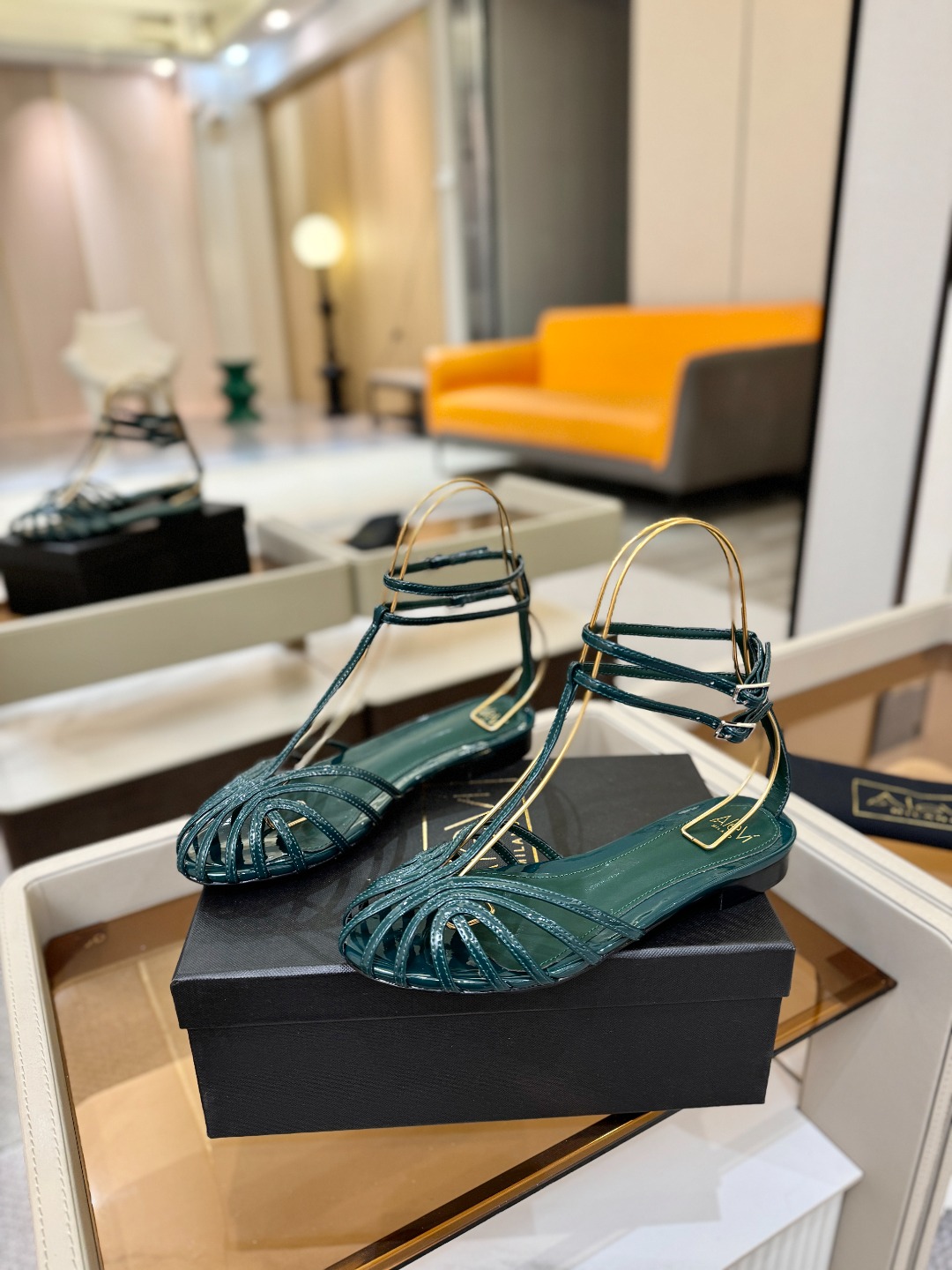 Alevi Mlano 阿列维·姆拉诺 𝘼𝙡𝙚𝙫𝙞 𝙈𝙡𝙖𝙣𝙤Alevi Milano包头平底走秀款一个