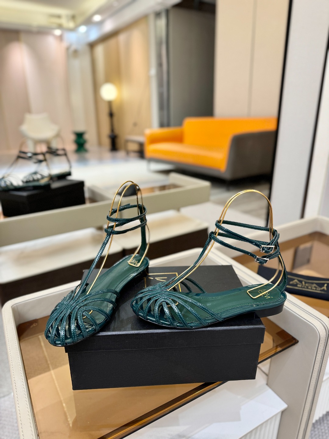 Alevi Mlano 阿列维·姆拉诺 𝘼𝙡𝙚𝙫𝙞 𝙈𝙡𝙖𝙣𝙤Alevi Milano包头平底走秀款一个