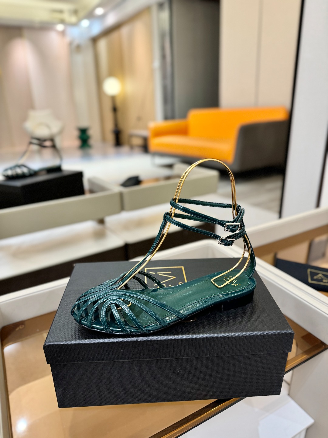 Alevi Mlano 阿列维·姆拉诺 𝘼𝙡𝙚𝙫𝙞 𝙈𝙡𝙖𝙣𝙤Alevi Milano包头平底走秀款一个