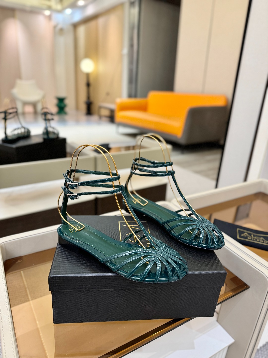 Alevi Mlano 阿列维·姆拉诺 𝘼𝙡𝙚𝙫𝙞 𝙈𝙡𝙖𝙣𝙤Alevi Milano包头平底走秀款一个