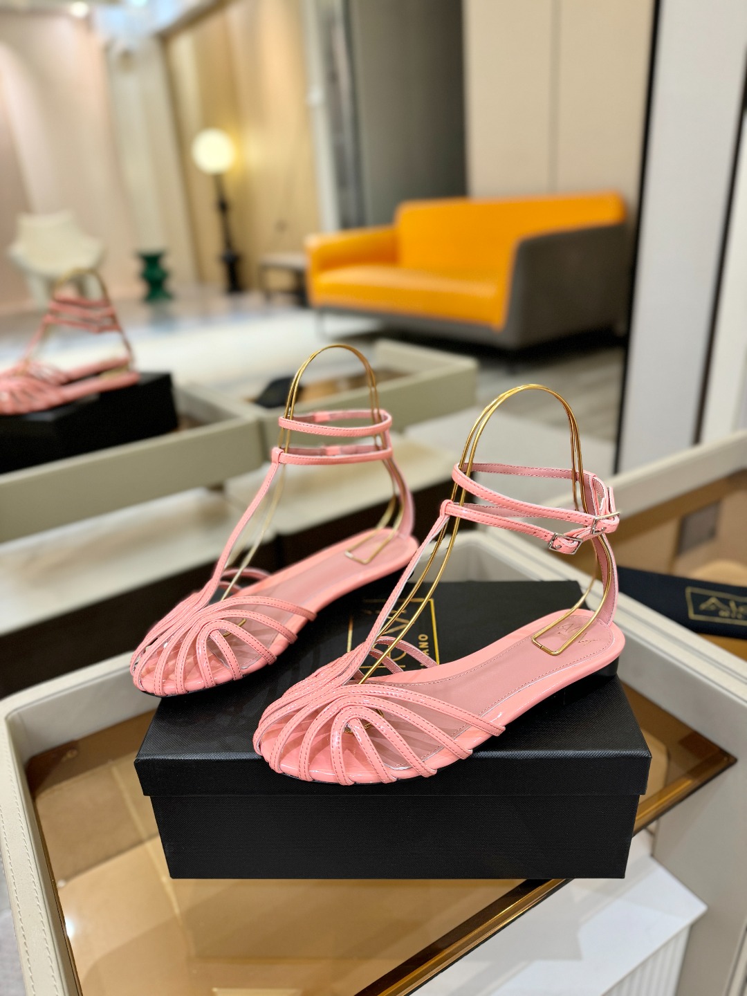 Alevi Mlano 阿列维·姆拉诺 𝘼𝙡𝙚𝙫𝙞 𝙈𝙡𝙖𝙣𝙤Alevi Milano包头平底走秀款一个