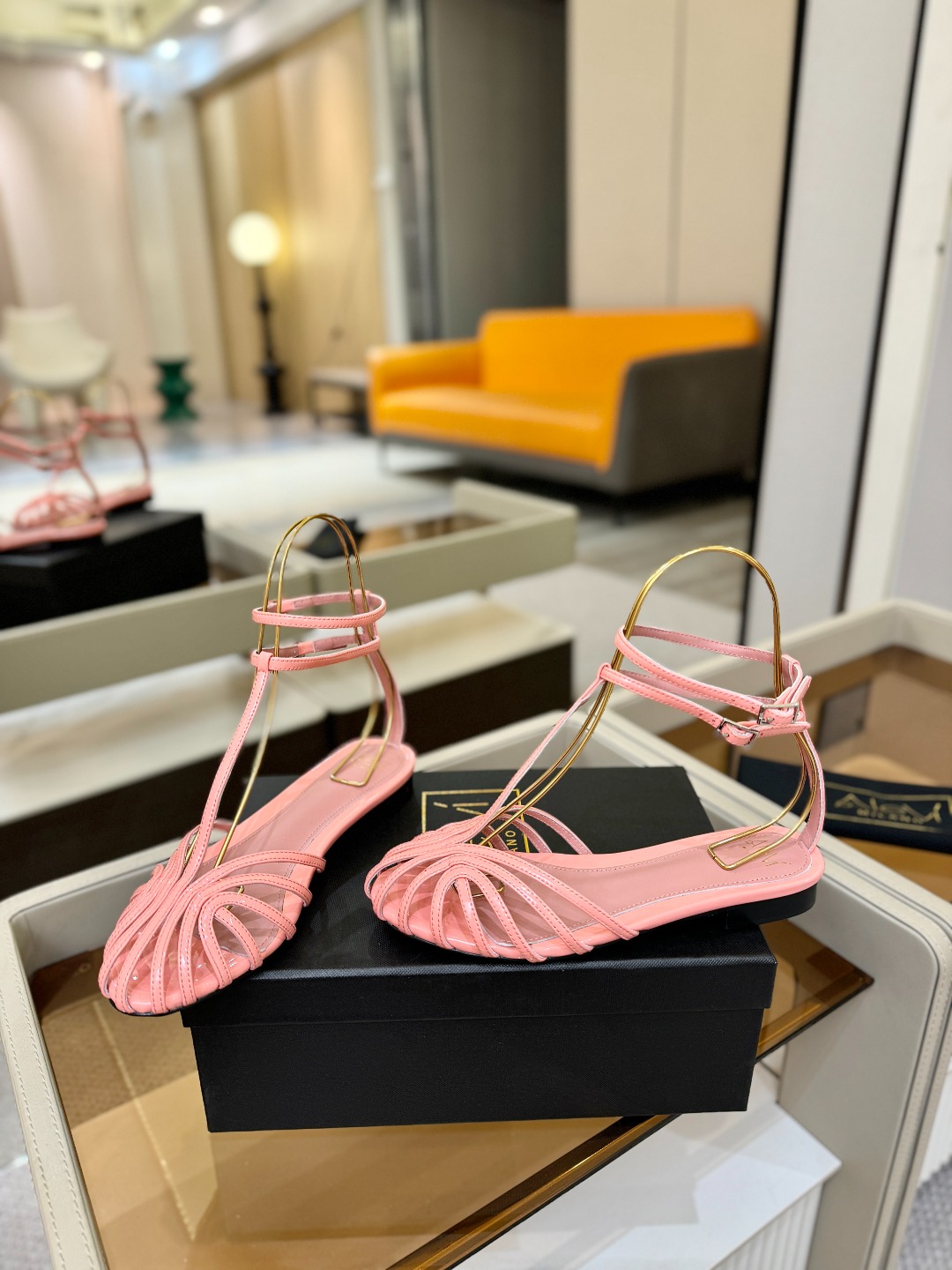 Alevi Mlano 阿列维·姆拉诺 𝘼𝙡𝙚𝙫𝙞 𝙈𝙡𝙖𝙣𝙤Alevi Milano包头平底走秀款一个