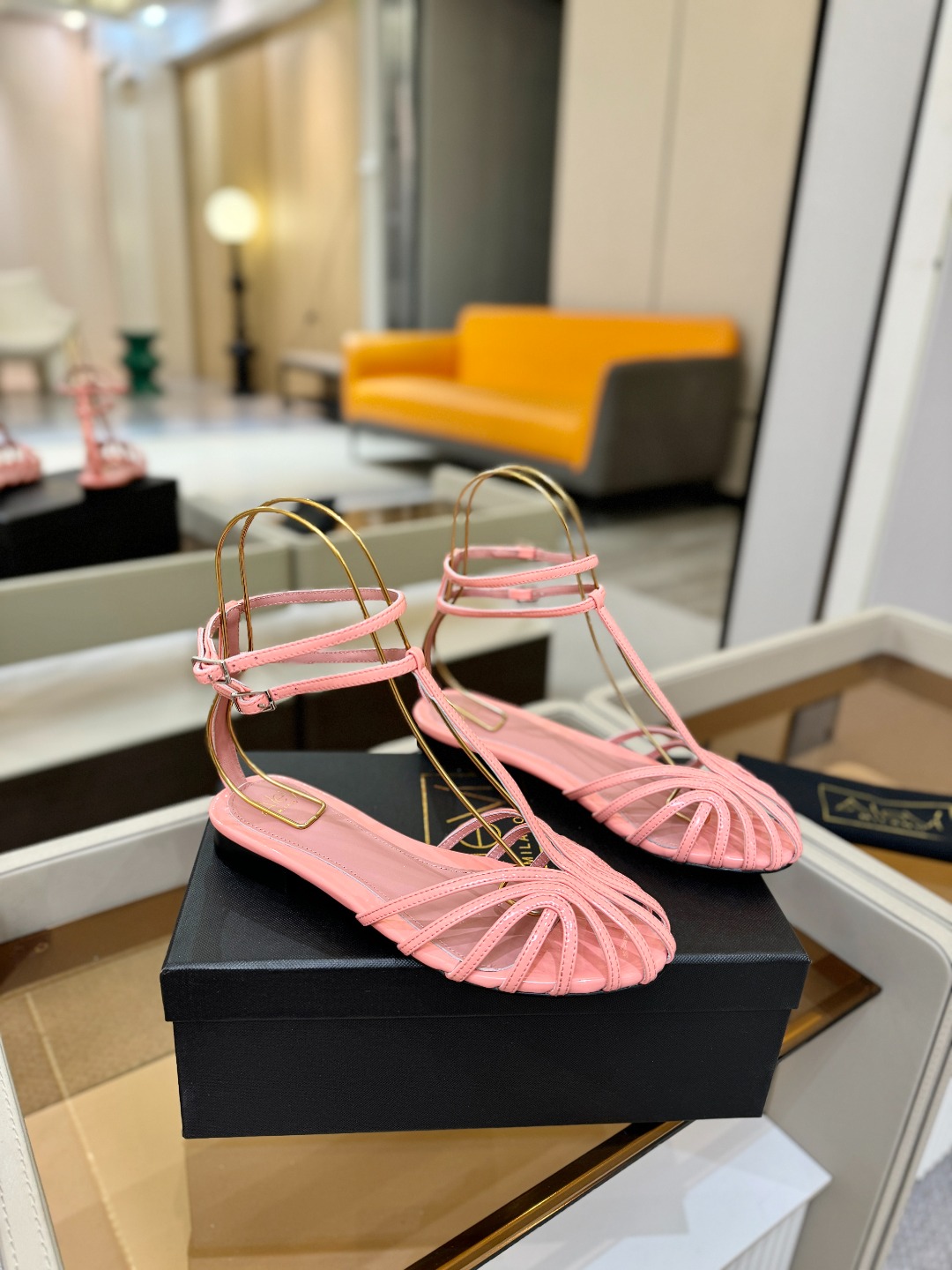 Alevi Mlano 阿列维·姆拉诺 𝘼𝙡𝙚𝙫𝙞 𝙈𝙡𝙖𝙣𝙤Alevi Milano包头平底走秀款一个