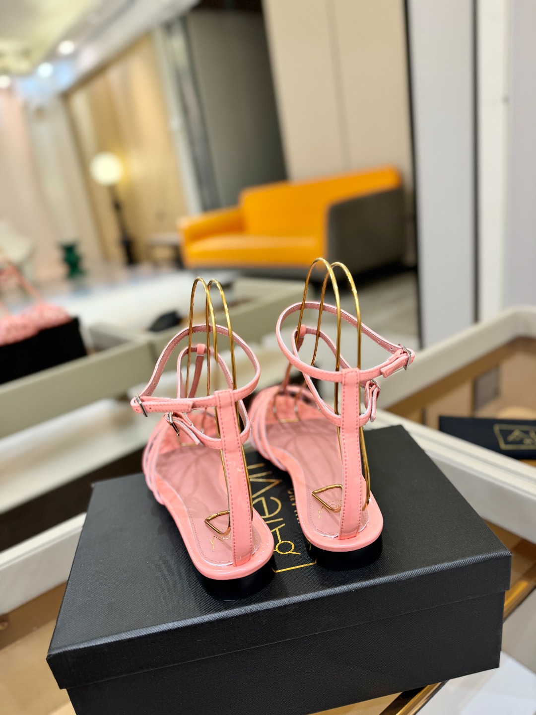 Alevi Mlano 阿列维·姆拉诺 𝘼𝙡𝙚𝙫𝙞 𝙈𝙡𝙖𝙣𝙤Alevi Milano包头平底走秀款一个