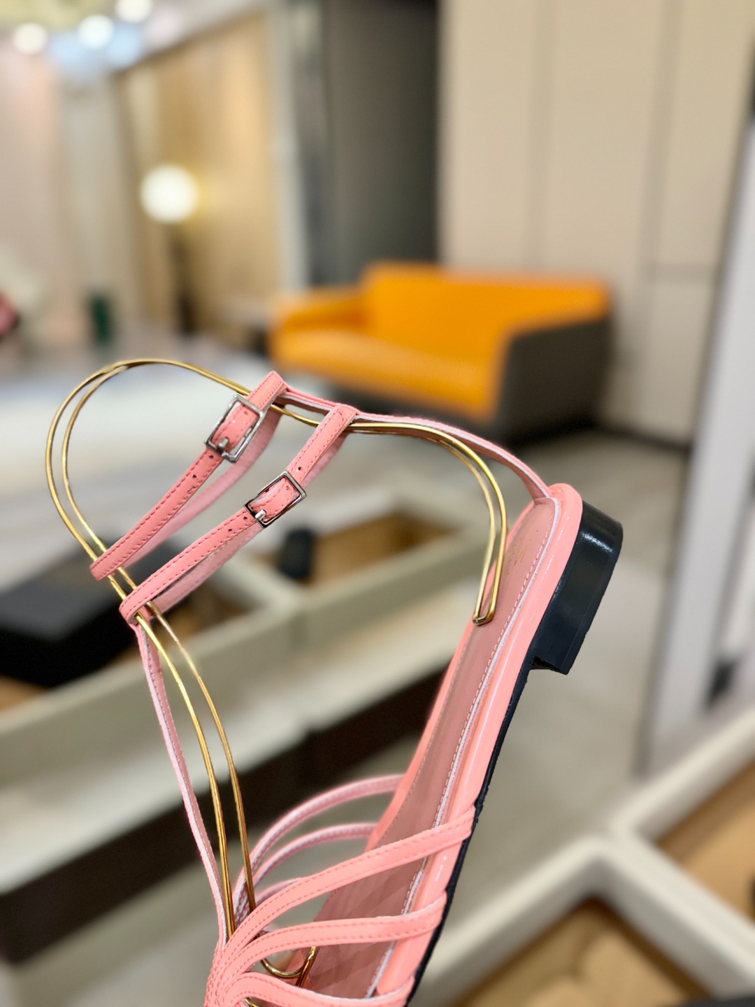 Alevi Mlano 阿列维·姆拉诺 𝘼𝙡𝙚𝙫𝙞 𝙈𝙡𝙖𝙣𝙤Alevi Milano包头平底走秀款一个