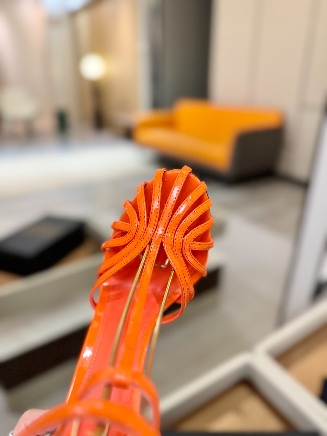 Alevi Mlano 阿列维·姆拉诺 𝘼𝙡𝙚𝙫𝙞 𝙈𝙡𝙖𝙣𝙤 Alevi Milano条带中空高跟走秀