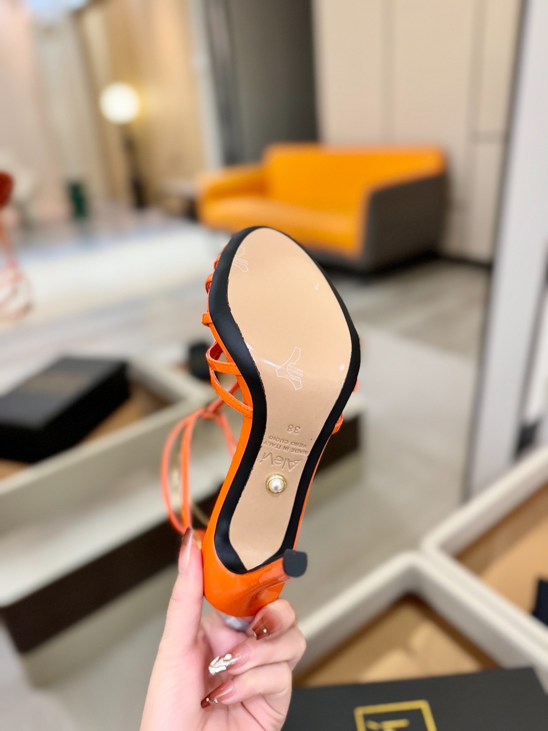 Alevi Mlano 阿列维·姆拉诺 𝘼𝙡𝙚𝙫𝙞 𝙈𝙡𝙖𝙣𝙤 Alevi Milano条带中空高跟走秀