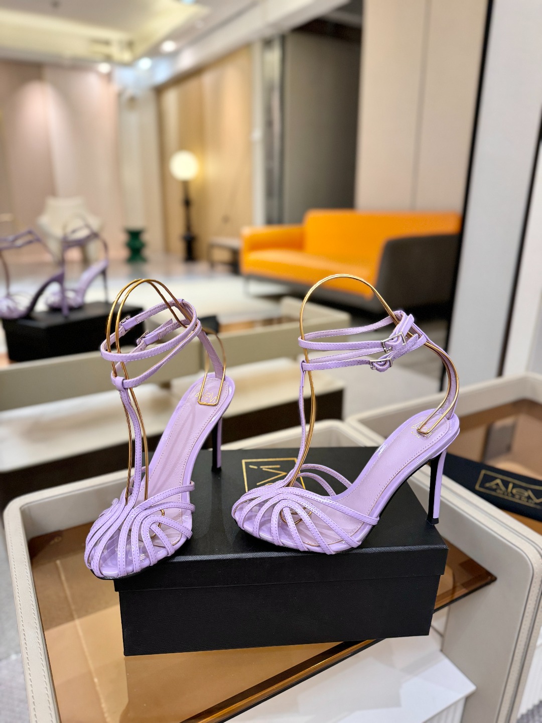 Alevi Mlano 阿列维·姆拉诺 𝘼𝙡𝙚𝙫𝙞 𝙈𝙡𝙖𝙣𝙤 Alevi Milano条带中空高跟走秀