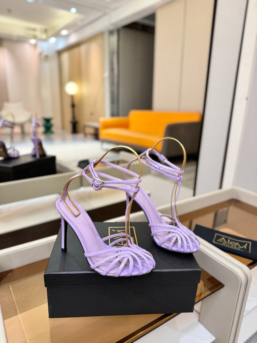 Alevi Mlano 阿列维·姆拉诺 𝘼𝙡𝙚𝙫𝙞 𝙈𝙡𝙖𝙣𝙤 Alevi Milano条带中空高跟走秀