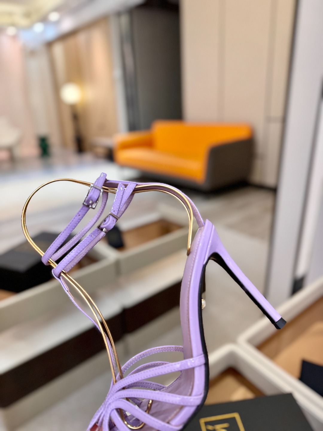 Alevi Mlano 阿列维·姆拉诺 𝘼𝙡𝙚𝙫𝙞 𝙈𝙡𝙖𝙣𝙤 Alevi Milano条带中空高跟走秀