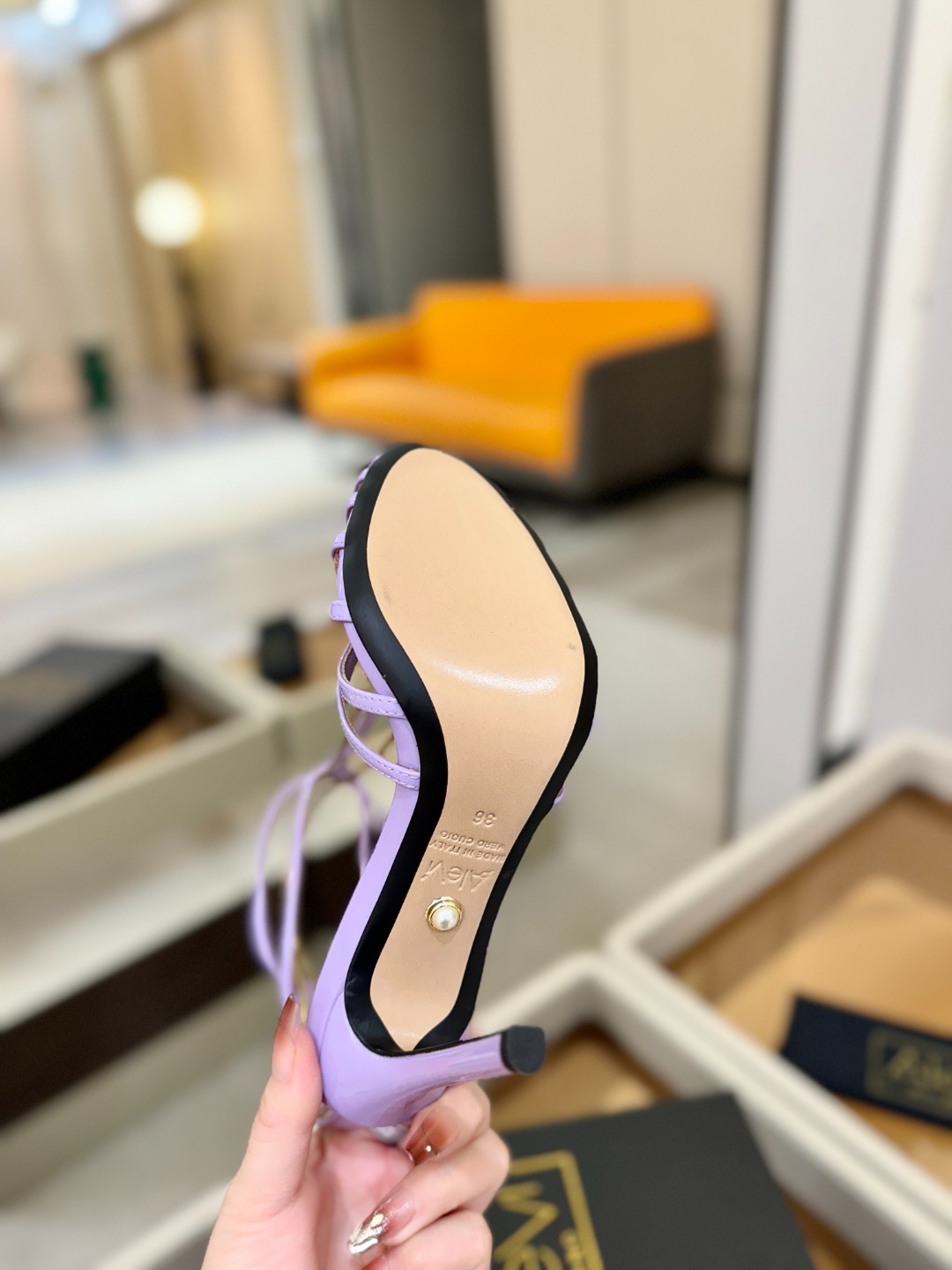 Alevi Mlano 阿列维·姆拉诺 𝘼𝙡𝙚𝙫𝙞 𝙈𝙡𝙖𝙣𝙤 Alevi Milano条带中空高跟走秀