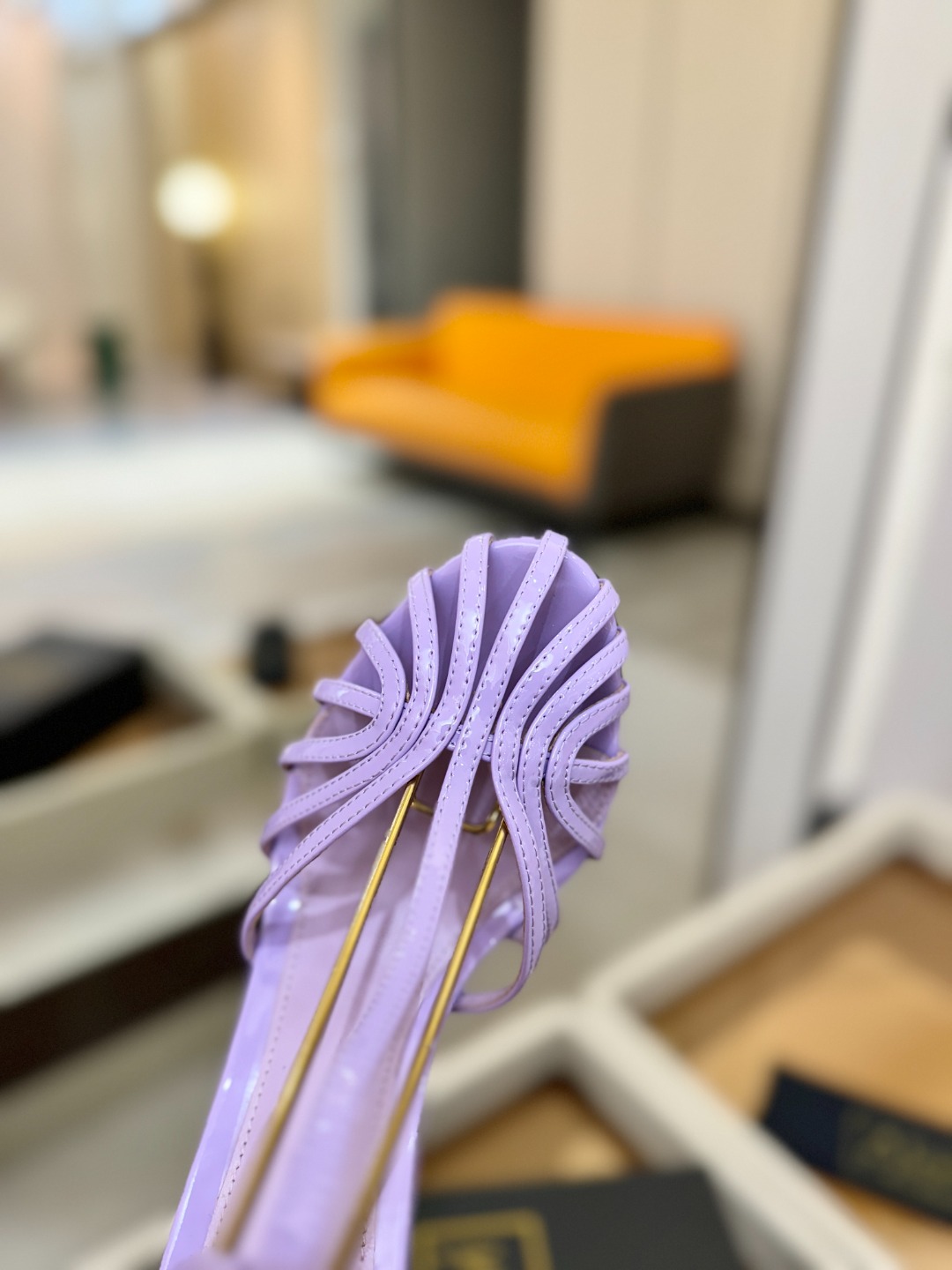 Alevi Mlano 阿列维·姆拉诺 𝘼𝙡𝙚𝙫𝙞 𝙈𝙡𝙖𝙣𝙤 Alevi Milano条带中空高跟走秀