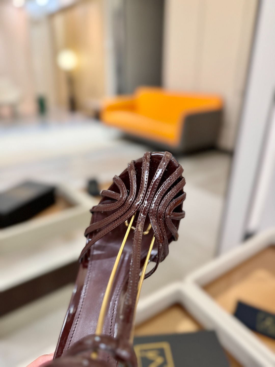 Alevi Mlano 阿列维·姆拉诺 𝘼𝙡𝙚𝙫𝙞 𝙈𝙡𝙖𝙣𝙤 Alevi Milano条带中空高跟走秀